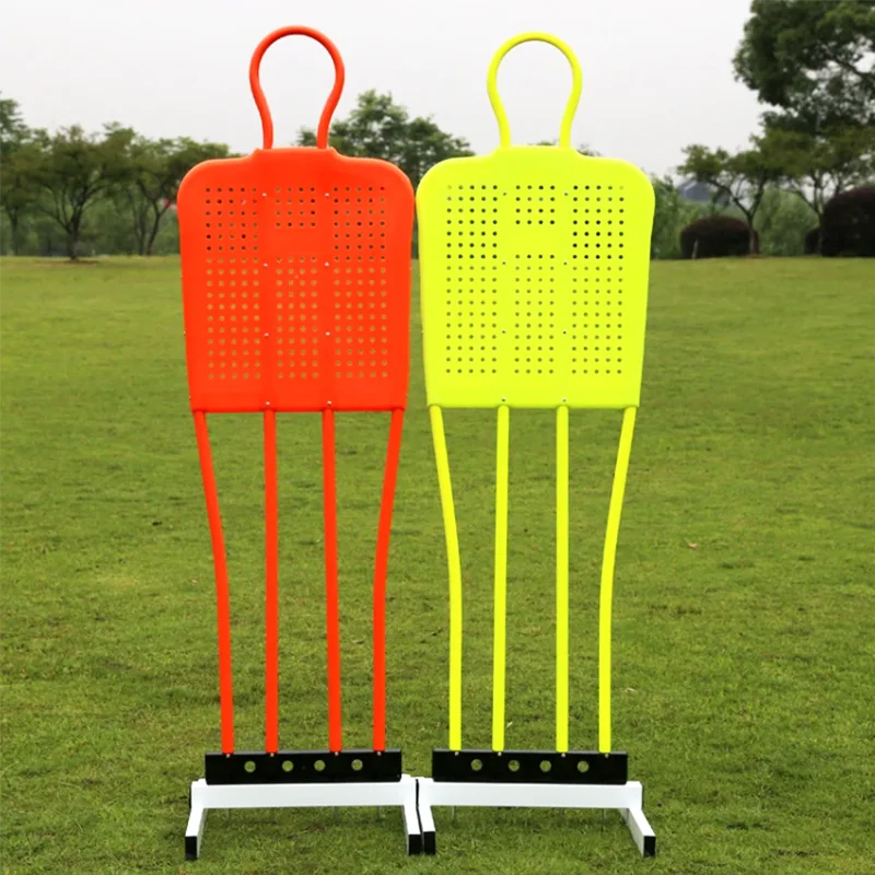 คุณสมบัติหลักและการใช้กำแพงฟุตบอลที่ทำจากโลหะ